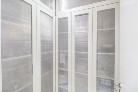 Casa de condomínio à venda com 570m², 4 quartos e 4 vagas Casa de condomínio à venda com 570m², 4 quartos e 4 vagasDespensa