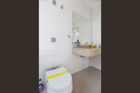 Casa de condomínio à venda com 570m², 4 quartos e 4 vagas Casa de condomínio à venda com 570m², 4 quartos e 4 vagasBanheiro