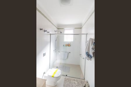 Casa de condomínio à venda com 570m², 4 quartos e 4 vagas Casa de condomínio à venda com 570m², 4 quartos e 4 vagasBanheiro da Suíte