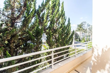 Casa de condomínio à venda com 570m², 4 quartos e 4 vagas Casa de condomínio à venda com 570m², 4 quartos e 4 vagasVaranda