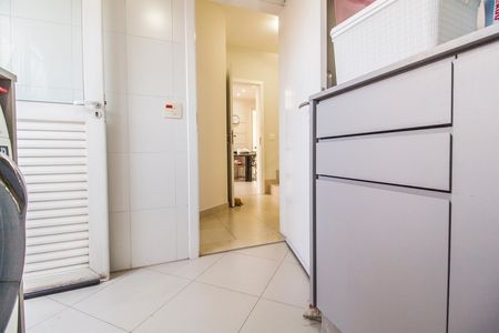Casa de condomínio à venda com 570m², 4 quartos e 4 vagas Casa de condomínio à venda com 570m², 4 quartos e 4 vagasÁrea de Serviço
