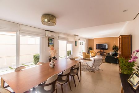 Sala de casa de condomínio à venda com 4 quartos, 570m² em Alphaville Residencial Dois, Barueri