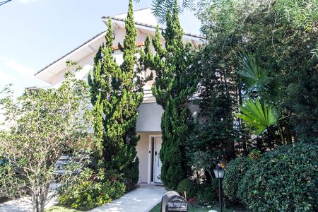 Casa de condomínio à venda com 570m², 4 quartos e 4 vagas Casa de condomínio à venda com 570m², 4 quartos e 4 vagasVista da Rua
