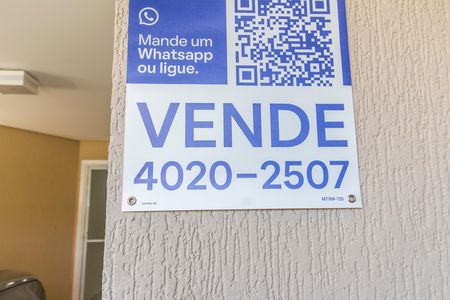 Casa de condomínio à venda com 570m², 4 quartos e 4 vagas Casa de condomínio à venda com 570m², 4 quartos e 4 vagasVista da Rua