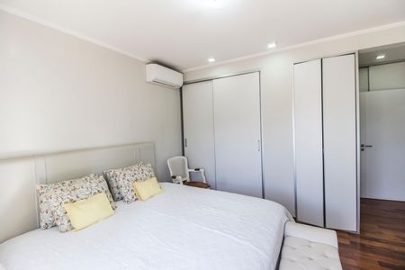 Casa de condomínio à venda com 570m², 4 quartos e 4 vagas Casa de condomínio à venda com 570m², 4 quartos e 4 vagasSuíte 3