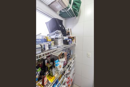 Casa de condomínio à venda com 570m², 4 quartos e 4 vagas Casa de condomínio à venda com 570m², 4 quartos e 4 vagasDespensa