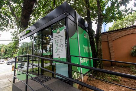 Casa de condomínio à venda com 570m², 4 quartos e 4 vagas
