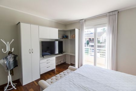 Casa de condomínio à venda com 570m², 4 quartos e 4 vagas Casa de condomínio à venda com 570m², 4 quartos e 4 vagasSuíte 3