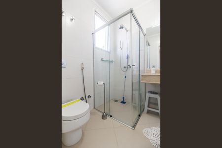Casa de condomínio à venda com 570m², 4 quartos e 4 vagas Casa de condomínio à venda com 570m², 4 quartos e 4 vagasBanheiro da Suíte