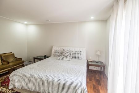 Casa de condomínio à venda com 570m², 4 quartos e 4 vagas Casa de condomínio à venda com 570m², 4 quartos e 4 vagasSuíte 2