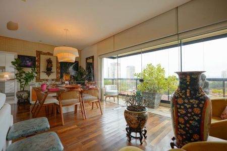 Apartamento à venda com 3 quartos, 220m² em Santo Amaro, São Paulo