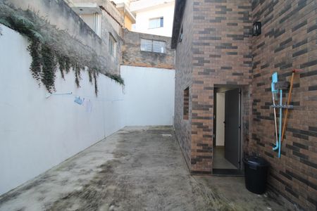 Casa para alugar com 60m², 2 quartos e sem vagaQuintal