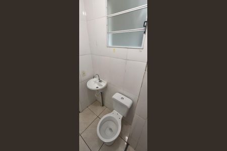 Banheiro de apartamento para alugar com 2 quartos, 45m² em Bom Pastor, Belford Roxo