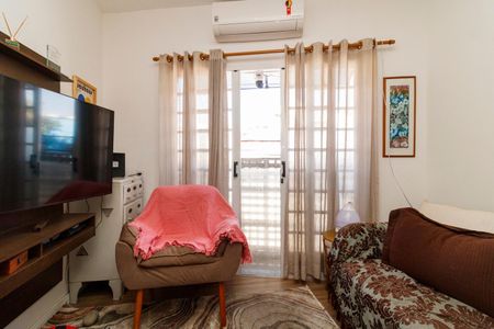 Casa à venda com 200m², 2 quartos e 3 vagas Casa à venda com 200m², 2 quartos e 3 vagasSala