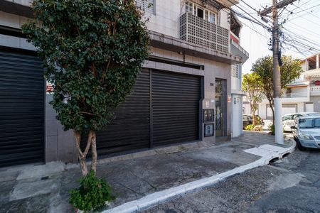 Casa à venda com 200m², 2 quartos e 3 vagas Casa à venda com 200m², 2 quartos e 3 vagasFachada