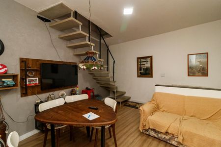 Casa à venda com 200m², 2 quartos e 3 vagas Casa à venda com 200m², 2 quartos e 3 vagasSala