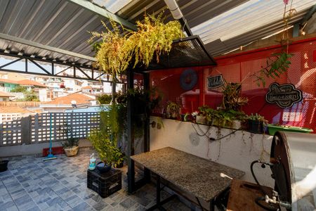 Casa à venda com 200m², 2 quartos e 3 vagas Casa à venda com 200m², 2 quartos e 3 vagasÁrea externa