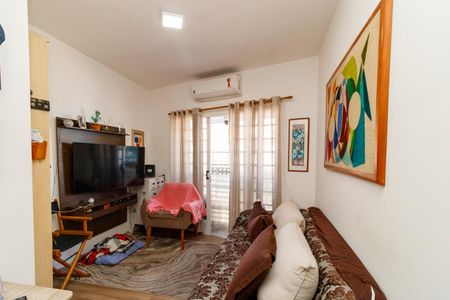 Casa à venda com 200m², 2 quartos e 3 vagas Casa à venda com 200m², 2 quartos e 3 vagasSala