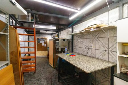 Casa à venda com 200m², 2 quartos e 3 vagas Casa à venda com 200m², 2 quartos e 3 vagasGaragem