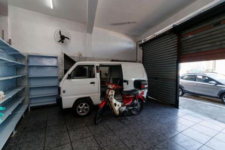 Casa à venda com 200m², 2 quartos e 3 vagas Casa à venda com 200m², 2 quartos e 3 vagasGaragem