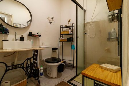 Casa à venda com 200m², 2 quartos e 3 vagas Casa à venda com 200m², 2 quartos e 3 vagasBanheiro