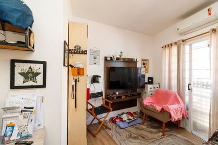 Casa à venda com 200m², 2 quartos e 3 vagas Casa à venda com 200m², 2 quartos e 3 vagasSala