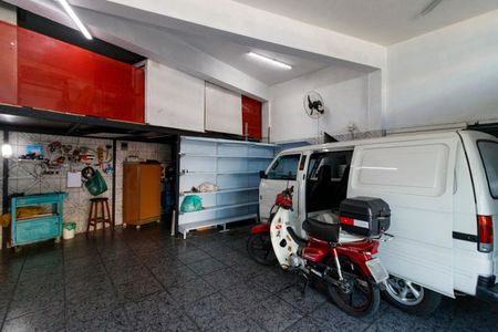 Casa à venda com 200m², 2 quartos e 3 vagas Casa à venda com 200m², 2 quartos e 3 vagasGaragem