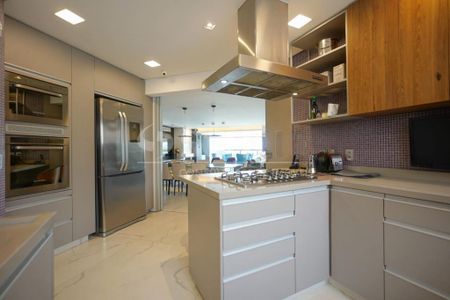 Apartamento à venda com 378m², 4 quartos e 4 vagas
