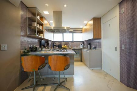 Apartamento à venda com 378m², 4 quartos e 4 vagas