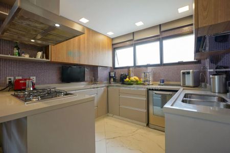 Apartamento à venda com 378m², 4 quartos e 4 vagas