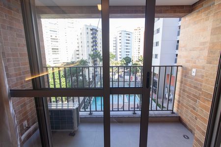 Studio para alugar com 28m², 0 quarto e sem vaga Studio para alugar com 28m², 0 quarto e sem vagaVaranda