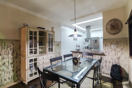 Casa à venda com 256m², 4 quartos e 5 vagasSala