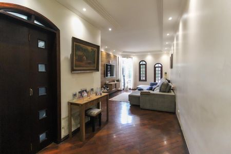 Casa à venda com 256m², 4 quartos e 5 vagasSala
