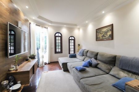 Casa à venda com 256m², 4 quartos e 5 vagasSala