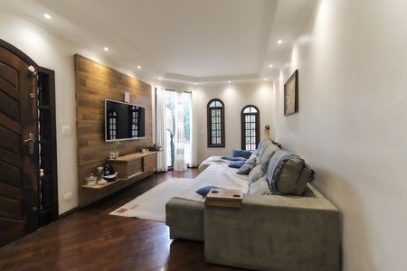 Casa à venda com 256m², 4 quartos e 5 vagasSala