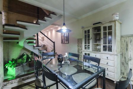 Casa à venda com 256m², 4 quartos e 5 vagasSala