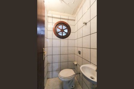 Casa à venda com 256m², 4 quartos e 5 vagasBanheiro da Garagem