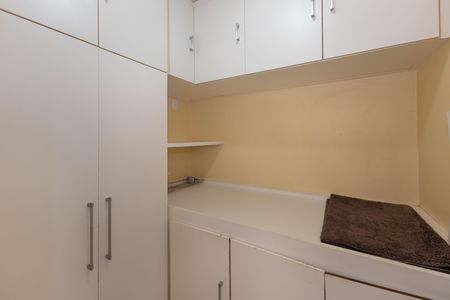 Apartamento para alugar com 142m², 3 quartos e 1 vaga Apartamento para alugar com 142m², 3 quartos e 1 vagaÁrea de Serviço - Quarto