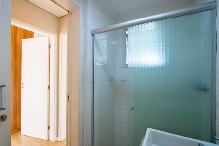 Apartamento à venda com 78m², 2 quartos e 2 vagas Apartamento à venda com 78m², 2 quartos e 2 vagasBanheiro social