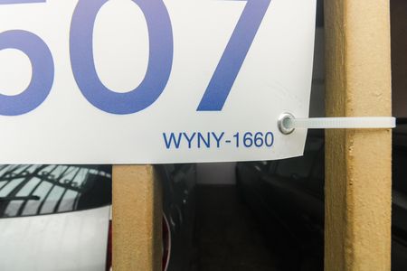 Casa à venda com 500m², 3 quartos e 2 vagasFachada - Placa Código WYNY-1660