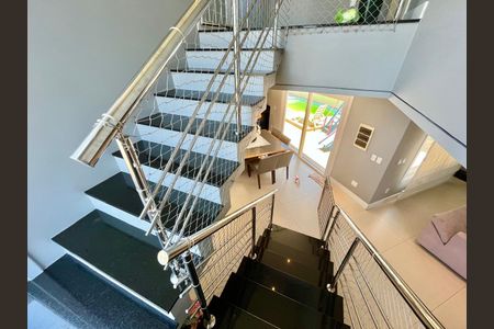 Casa para alugar com 195m², 3 quartos e 2 vagas Casa para alugar com 195m², 3 quartos e 2 vagasEscada