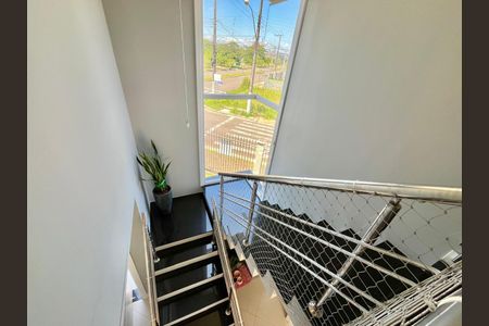 Casa para alugar com 195m², 3 quartos e 2 vagas Casa para alugar com 195m², 3 quartos e 2 vagasEscada