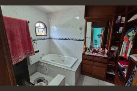 Casa à venda com 190m², 3 quartos e 1 vaga Casa à venda com 190m², 3 quartos e 1 vagaBanheiro 1