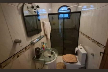 Casa à venda com 190m², 3 quartos e 1 vaga Casa à venda com 190m², 3 quartos e 1 vagaBanheiro