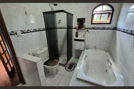 Casa à venda com 190m², 3 quartos e 1 vaga Casa à venda com 190m², 3 quartos e 1 vagaBanheiro