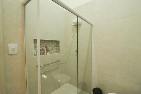 Casa à venda com 491m², 3 quartos e 8 vagasBanheiro Social