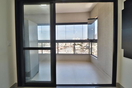 Apartamento para alugar com 1106m², 3 quartos e 1 vagaVaranda