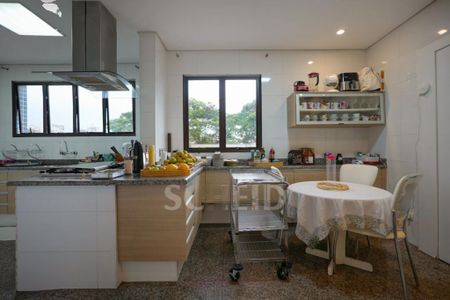 Apartamento à venda com 240m², 4 quartos e 4 vagas