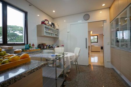 Apartamento à venda com 240m², 4 quartos e 4 vagas