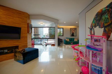 Apartamento à venda com 240m², 4 quartos e 4 vagas